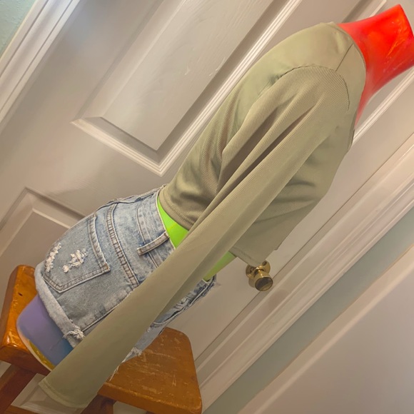 SHEIN Crop Top - Picture 7 of 8